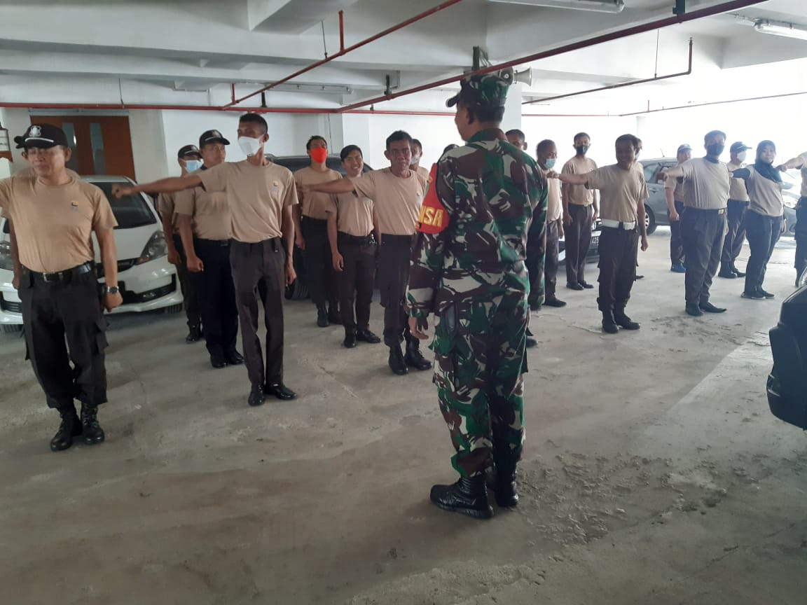 Babinsa Beri Pembinaan Ke Security Kantor Pajak Bogor