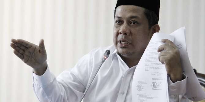 Curhatan Fahri Hamzah di Twitter & buka hadits usai 