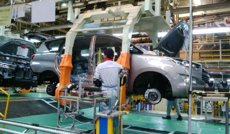 Harga Mobil Turun 50 Persen, Pajak Kendaraan Dibebaskan