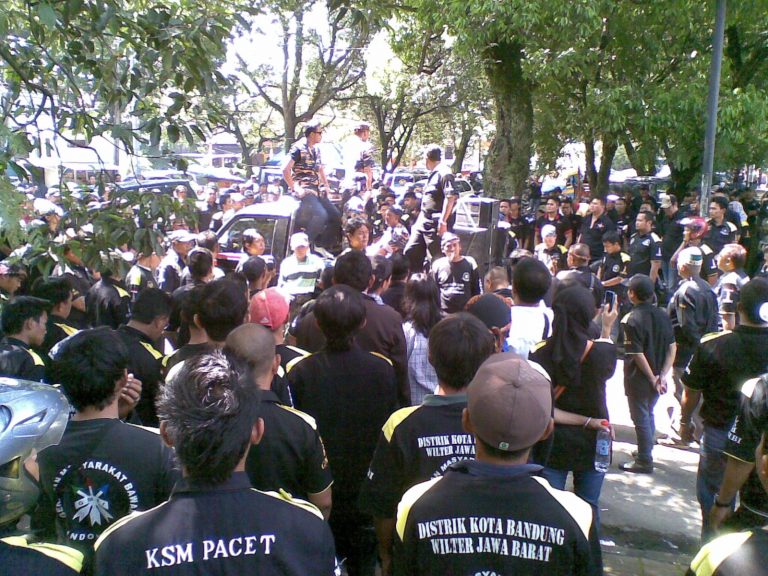 Ada Demo GMBI, Jalan Diponegoro Bandung Ditutup