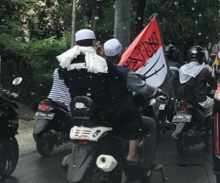 Pengumuman!! Korlap Ormas Pembawa Bendera RI Bertuliskan Arab Diburu Polisi