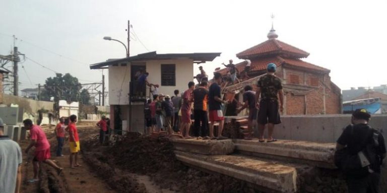 Mushala di Bantaran Ciliwung Dibongkar, Ini Alasannya…