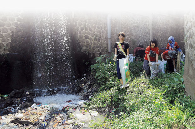 Melalui Bank Sampah, Masyarakat di Bandung Bisa Bayar Listrik dengan Sampah