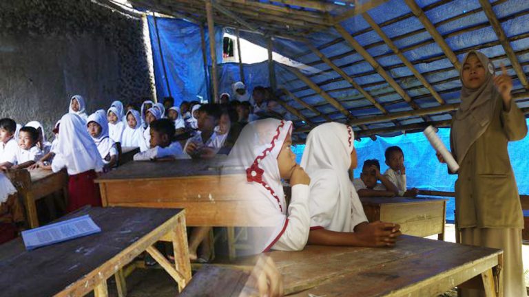 Video: Kisah Haru Bu Guru Neni dan Semangat Siswa ‘Sekolah Terpal’ di Cigudeg