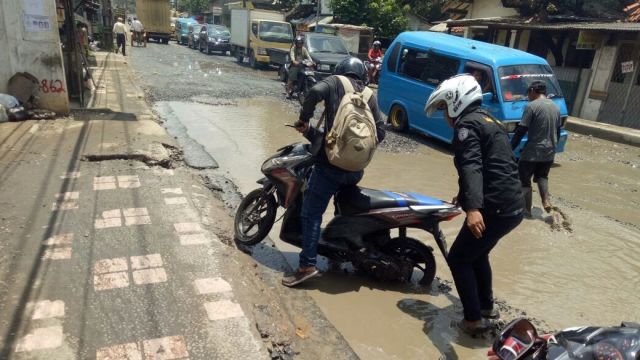 Wisata Jalan Rusak Citeureup Bogor Sudah Sampai Meja Wakil Ketua DPR RI
