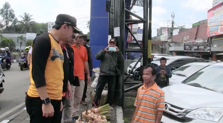 Video: Walikota Bogor Pimpin Langsung Penertiban PKL dan Reklame Liar