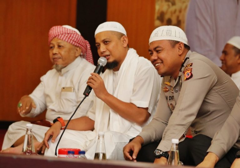 Usai Ikuti Aksi 112, Ustadz Arifin Ilham Zikir di Polres Bogor