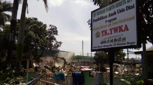 Perluas Stasiun Bogor, TK PAUD Gardu Listrik Dan Belasan Rumah Di Bongkar