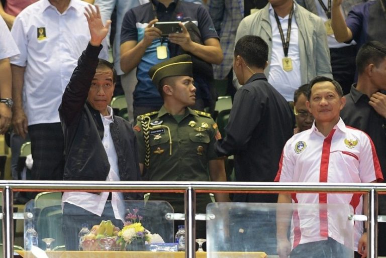 Jokowi Nonton Laga Timnas U-22 Vs Myanmar di Stadion Pakansari