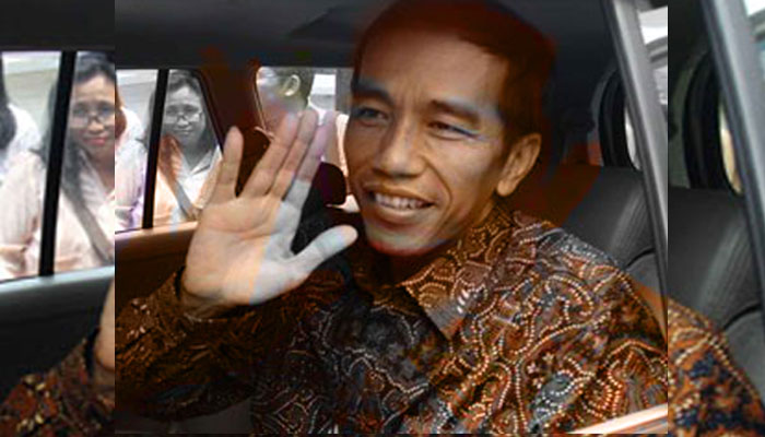 VIDEO: Aksi Jokowi Lempar Hadiah dari Mobil Bikin Gaduh Medsos