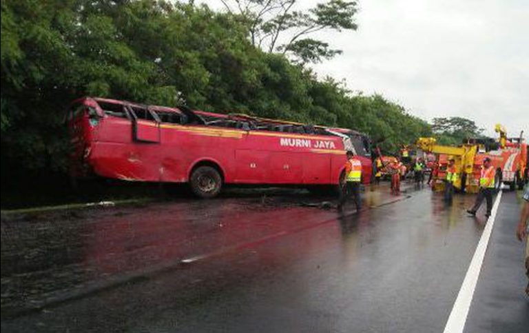 Ada Kecelakaan di Tol Tangerang-Merak. Ini Penampakannya