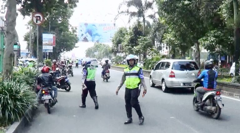 Video: Hehe…Para Pengendara Motor Ngumpet di Mall Saat Razia di Tajur Bogor