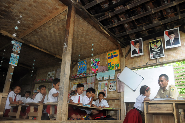 VIDEO: Begini Keadaan Sekolah di Ujung Gunung Suling Rumpin