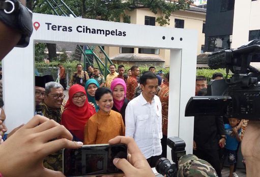 Jalan-jalan ke Teras Cihampelas, Jokowi Puji Ridwan Kamil