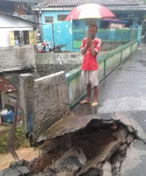 Seram! Longsor di Kampung Sawah Lawang Gintung, Jalanan Amblas