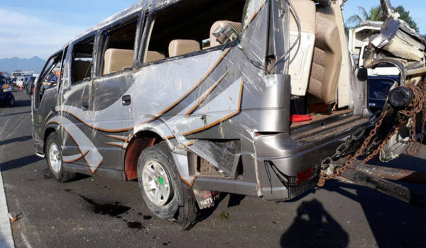 Minibus Pengangkut Anak TK Terguling di Tol Jagorawi, 7 Luka-luka