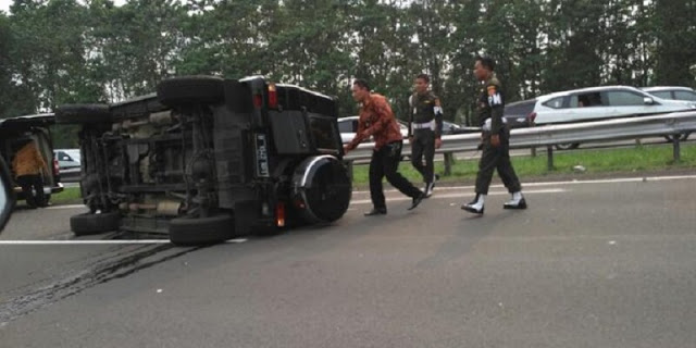 Mobil Paspampres Terguling di Jagorawi, Nih Penampakannya