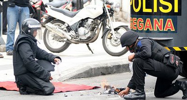 Jelang Pilkada DKI, Rangkaian Bom Ditemukan di Jalanan