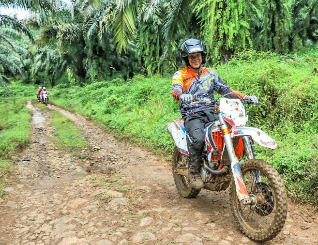 Jaro Ade Cs Ikutan Uji Nyali di Perkebunan Sawit Kemang Bogor