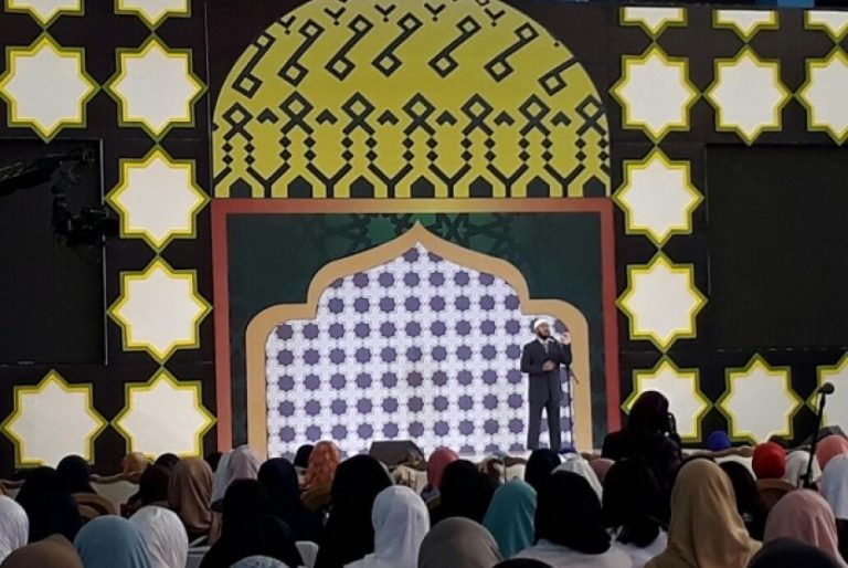 Ceramah Zakir Naik di Bandung, Jemaah Non Muslim Ikut Syahadat