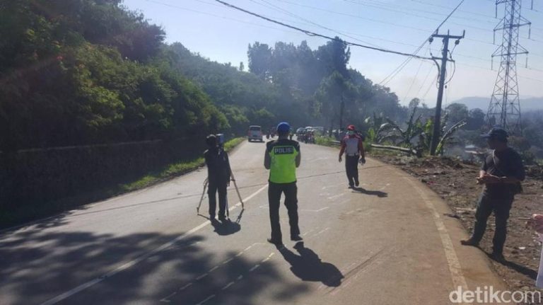 Polisi Potret Detik detik Kecelakaan Maut Ciloto Puncak