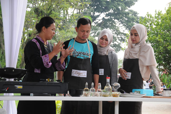 Shireen Sungkar dan Bima Arya Masak Bareng Mi Glosor Iles-iles