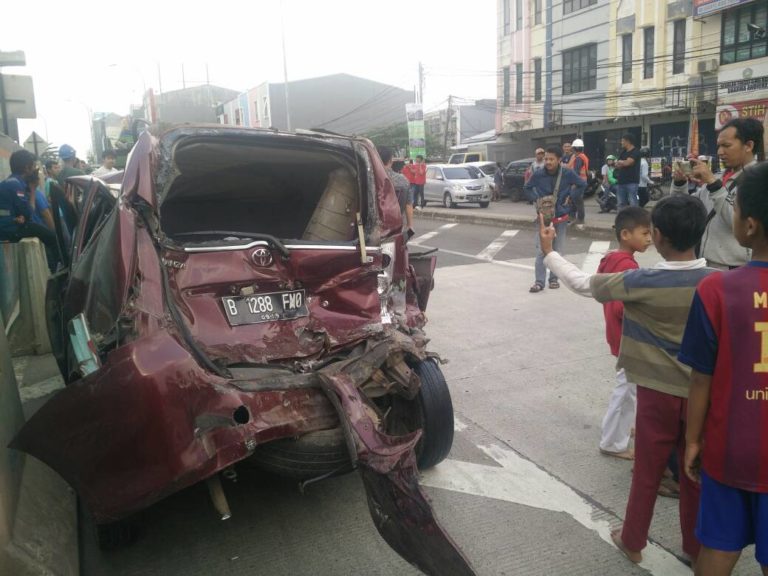 Ada Kecelakaan Beruntun di Jalan Sholeh Iskandar, Nih Fotonya