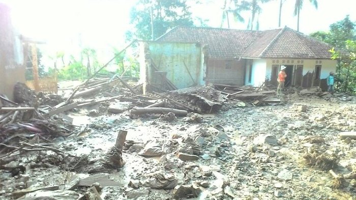 Tanggul Jebol, Banjir Bandang Terjadi di Pamijahan