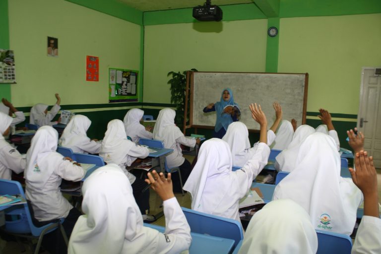 Gawat! Kabupaten Bogor Krisis 2.350 Guru SMP