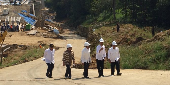 Tinjau Proyek Bocimi, Jokowi: Tahun Ini Harus Selesai