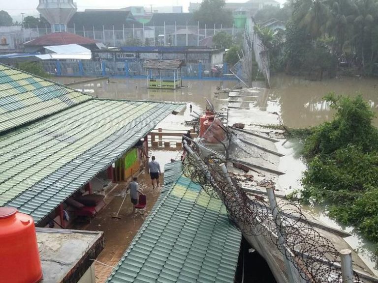 Dinding Lapas Jambi Jebol Diterjang Banjir, Puluhan Napi Kabur