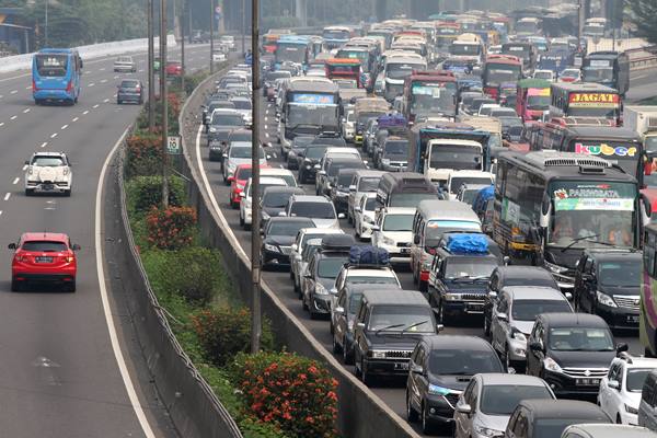 Super Padat, Kemacetan di Tol Jakarta-Cikampek Sampai Cawang