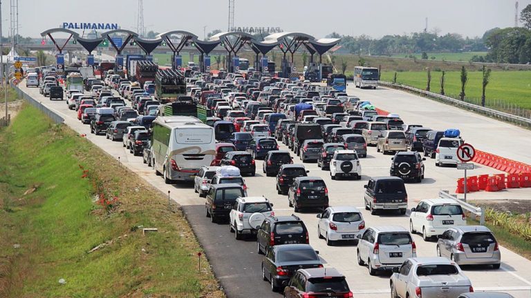 Lonjakan Kendaraan Arah Jakarta di Tol Cipali Capai 32.523 Unit