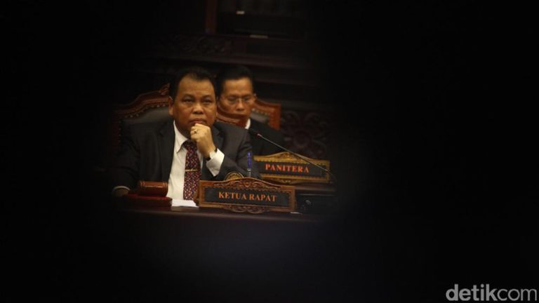 Arief Hidayat Dipilih Jadi Ketua MK Lagi