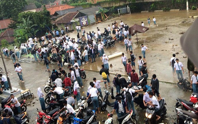 Banjir Bandang Lagi-lagi Rendam Bangunan SMAN 2 Bogor