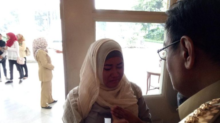 Ber-KTP Bogor, Ibu Ini Ngadu BPJS ke Djarot Sambil Nangis