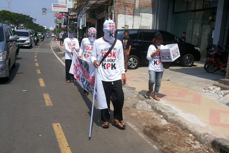 Tolak Hak Angket KPK, Pemuda Bogor Ikut Aksi Jalan Tutup Mata