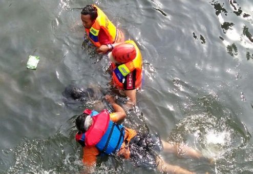 Jasad Pencuri Motor Akhirnya Mengambang di Sungai Ciliwung