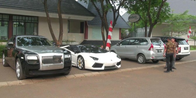 Nunggak Pajak Mobil Mewah Rp74 Juta, Rumah Raffi Ahmad Diontrog