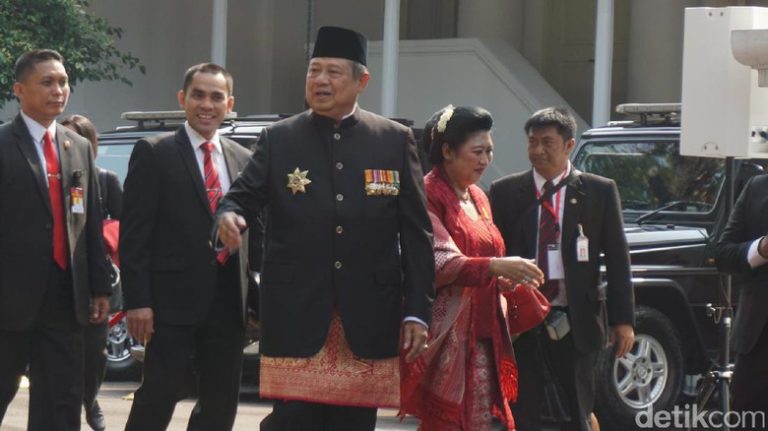 SBY dan Bu Ani Ikut Upacara HUT RI di Istana
