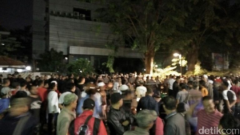 Aksi Kepung LBH Jakarta Bentrok, 5 Provokator Ditangkap