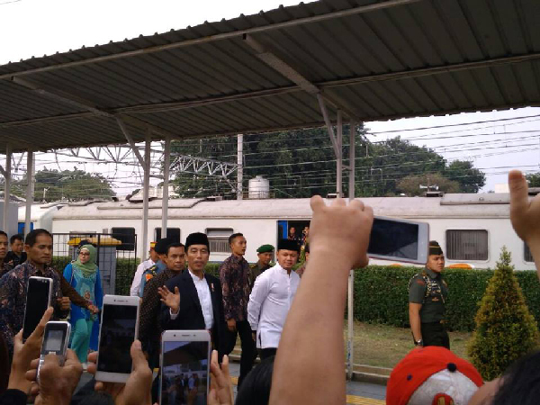 Penampakan Jokowi di Stasiun Bogor Bikin Girang Penumpang