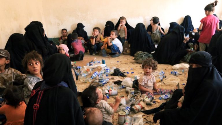 1.300 Istri dan Anak-anak Terduga ISIS Ditahan