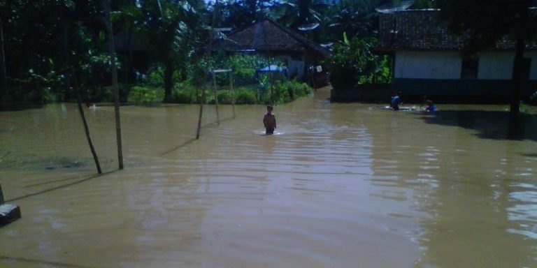 Ribuan Rumah Terendam Banjir Bandang Pacitan