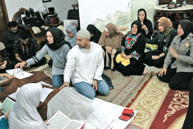 Suami Meninggal, Bupat Bogori: Maafin Bapak ya…