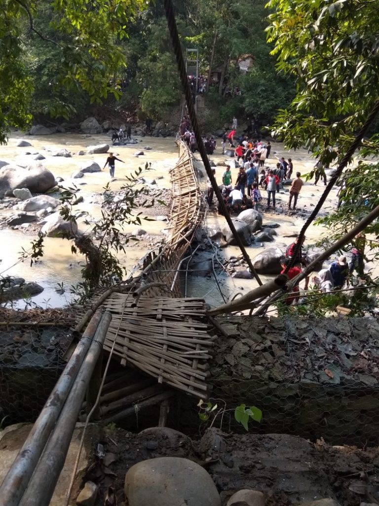 Ngeri! Jembatan Gantung di Penangkaran Rusa Tanjungsari Ambruk