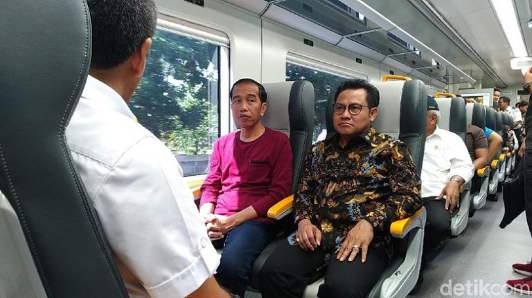 Resmikan Kereta Bandara Pakai Kaos, Begini Komentar Jokowi