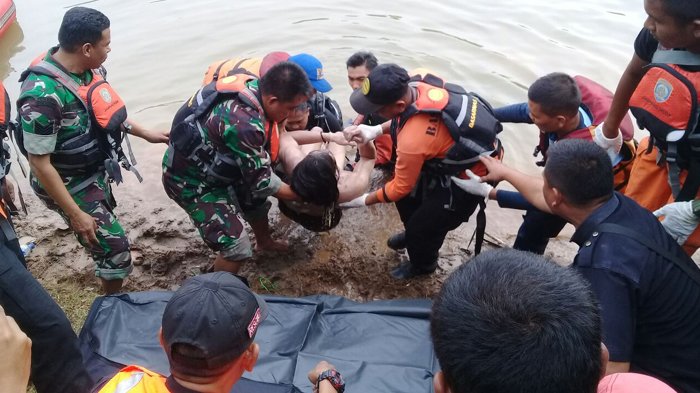 Diduga Diputus Pacar, Pemuda Gunungsindur Loncat ke Danau