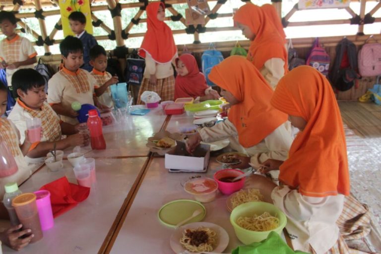 ADV : Biasakan Anak Makan Sayur dan Buah