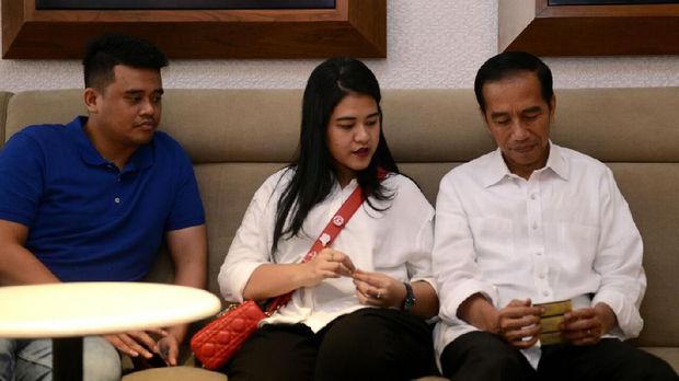 Nonton Film Dillan, Jokowi Rebut Hati Pemilih Pemula
